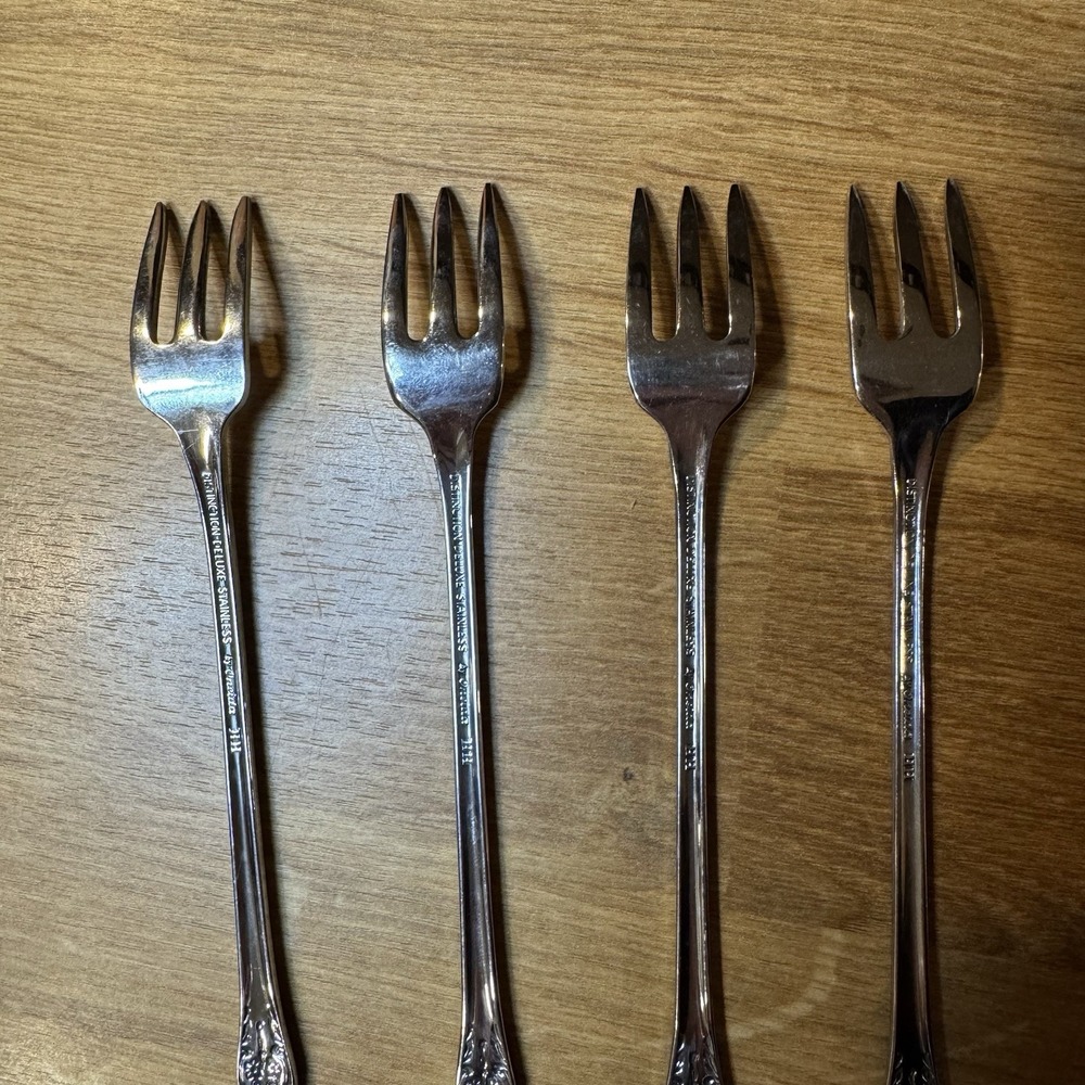 Set of 4 Oneida Distinction Deluxe KENNETT SQUARE stainless cocktail forks - Picture 8 of 13
